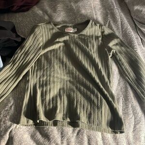 Green long sleeve tee